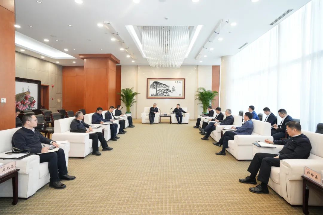 華能集團(tuán)董事長(zhǎng)溫樞剛、總經(jīng)理張文峰會(huì)見(jiàn)哈電集團(tuán)董事長(zhǎng)曹志安、總經(jīng)理黃偉