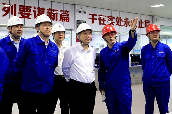 中國(guó)華能集團(tuán)董事長(zhǎng)溫樞剛到鶴崗電廠、伊春熱電督導(dǎo)調(diào)研生態(tài)環(huán)保及安全生產(chǎn)工作